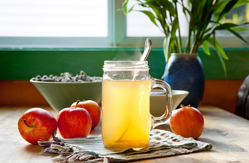 Hot apple cider vinegar and honey drink